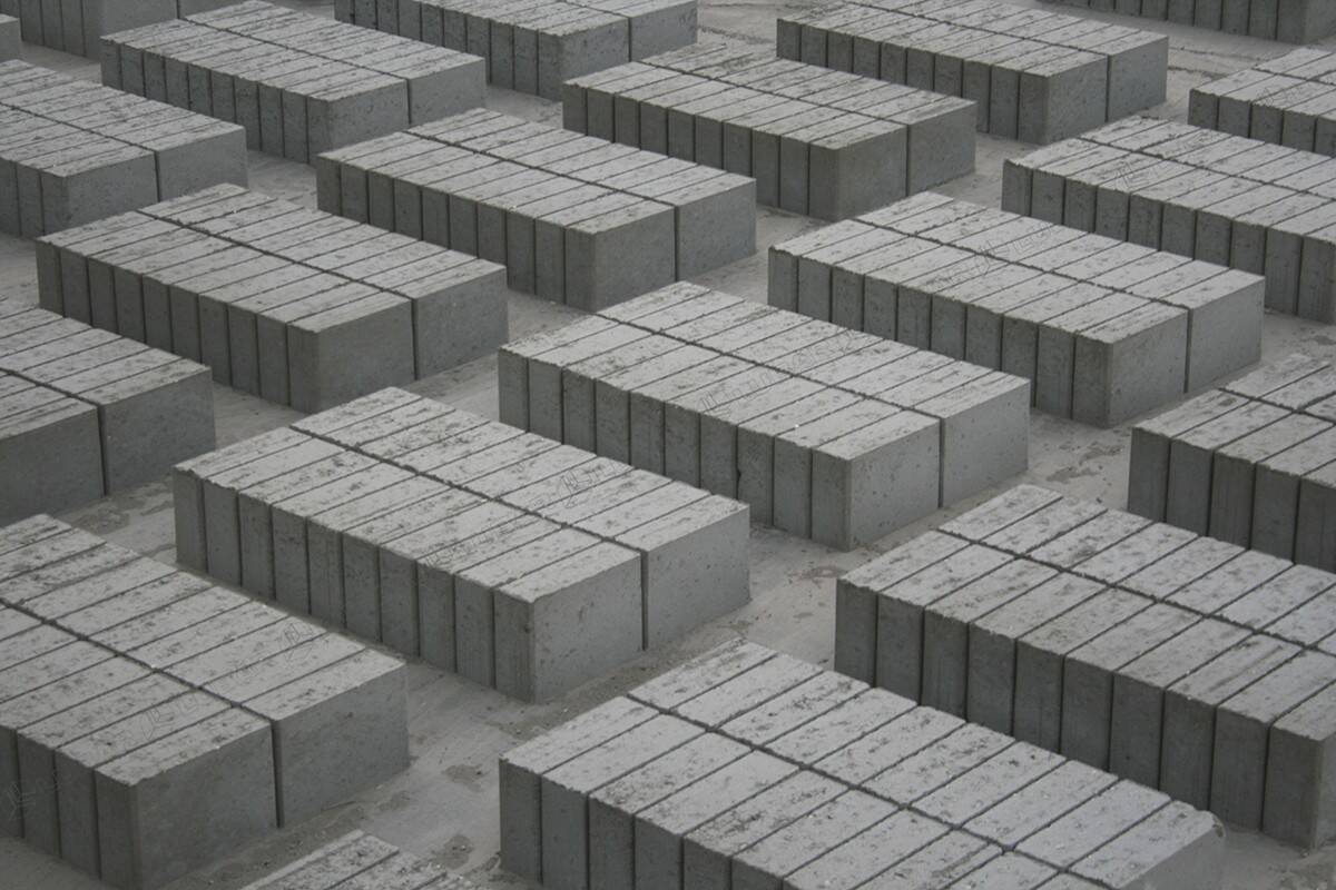 Bloczek betonowy fundamentowy 38x25x12 B-15 (Zdjęcie 2)